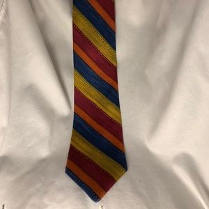 Structure neck tie